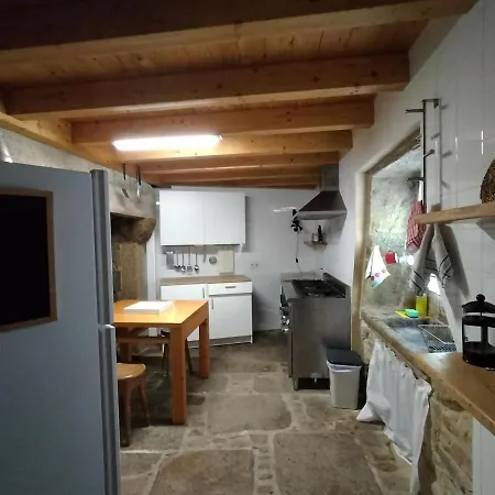 Espaciosa Casa De Aldea, Arte Y Descanso