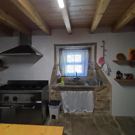 Espaciosa Casa De Aldea, Arte Y Descanso